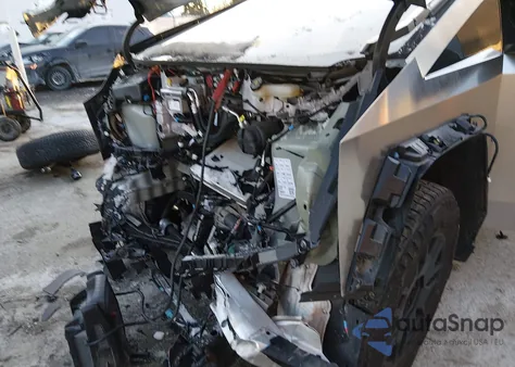 2024 Tesla Cybertruck Cyberbeast z USA, uszkodzony, nr VIN 7G2CEHEE0RA015544